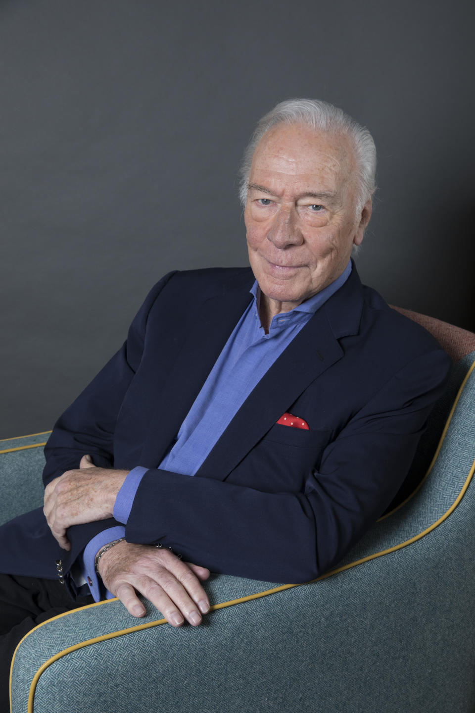 ARCHIVO - Christopher Plummer posa durante la promoción de su película "Boundaries", el 11 de junio de 2018 en Nueva York. Plummer, el elegante actor que interpretó al capitán von Trapp en el clásico “La novicia rebelde” y a los 82 años pasó a ser el actor de mayor edad en recibir un Oscar, murió el viernes 5 de febrero de 2021. Tenía 91 años. (Foto por Amy Sussman/Invision/AP, Archivo)