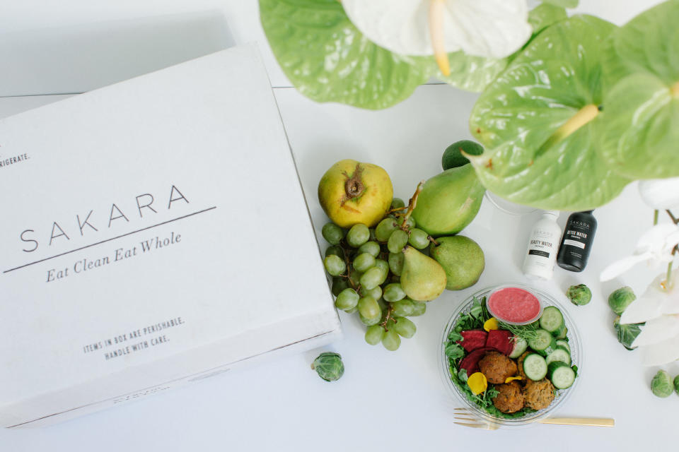 I snagged a sample box for review to <a href="https://fave.co/2QNWmv5" target="_blank" rel="noopener noreferrer">try out Sakara</a> for myself. Here's what I thought. (Photo: Sakara Life)