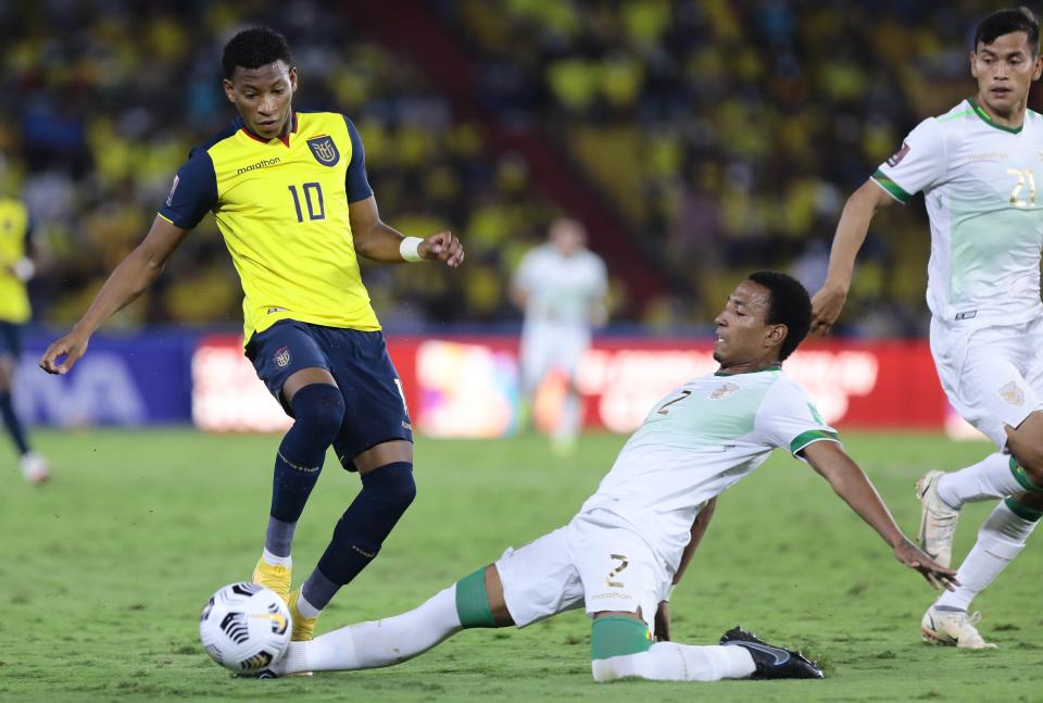 Ecuador's Gonzalo Plata, left, and Bolivia's Jairo Quinteros, battle for the ball during a qualifying soccer match for the FIFA World Cup Qatar 2022 in Guayaquil, Ecuador, Thursday, Oct.7, 2021. (Franklin Jacome/Pool Via AP)