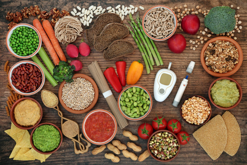 Diet tips to reduce androgens: Eating low glycemic index (GI) foods such as whole grains, such as oats, brown rice and whole wheat bread, can help stabilize blood sugar and prevent fluctuations in insulin levels.