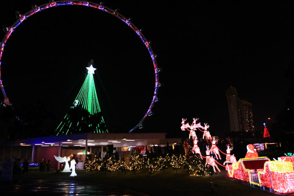 Singapore Flyer, the world's largest Giant Observation Wheel lights up this Christmas and make wishes come true.