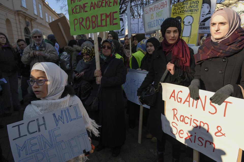 Muslims and Austrian citizens attend a protest against a headscarves ban proposed by the government's ruling coalition in Vienna, Austria on Feb.&nbsp;4, 2017.