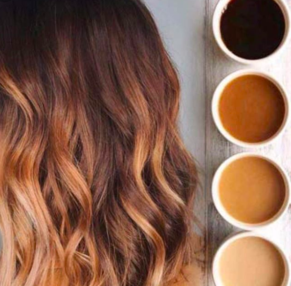 <p>La estilista Kate Davis ofrece a sus clientas la posibilidad de teñirse el pelo del color de su café favorito: solo, cortado, con leche… (Foto: Instagram / <a rel="nofollow noopener" href="https://www.instagram.com/p/Bo_mhx4HI-9/" target="_blank" data-ylk="slk:@katedavisdoeshair;elm:context_link;itc:0;sec:content-canvas" class="link ">@katedavisdoeshair</a>). </p>