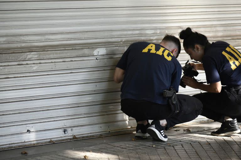 Balearon un supermercado de la familia de Antonela Rocuzzo, el intendente Pablo Javkin estuvo en el lugar