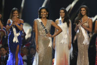 Miss Puerto Rico Kiara Ortega sonríe al pasar a la ronda de cinco semifinalistas de la 67a edición de Miss Universo en Bangkok, Tailandia, el 17 de diciembre de 2018. (Foto AP/Gemunu Amarasinghe)