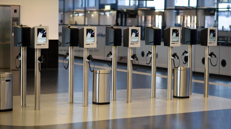 Self-check-in machines at Vienna Airport - Photo: Thomas Kronsteiner (Getty Images)