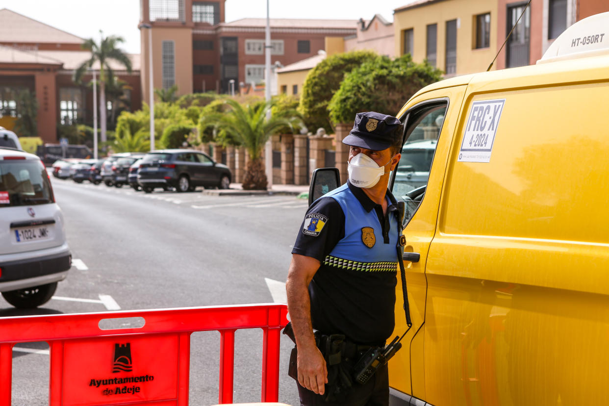 An Italian tourist, at the H10 Costa Adeje Palace Hotel, results positive to the Coronavirus. About 1000 people have been quarantined, isolating in the hotel. (Photo by Davide Di Lalla/Pacific Press/Sipa USA)