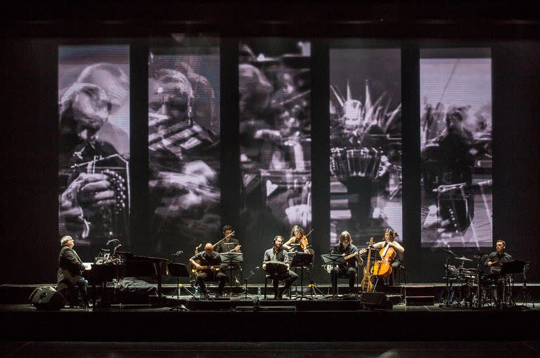 Lito Vitale una orquesta de ocho músicos revivieron los grandes éxitos de Ástor