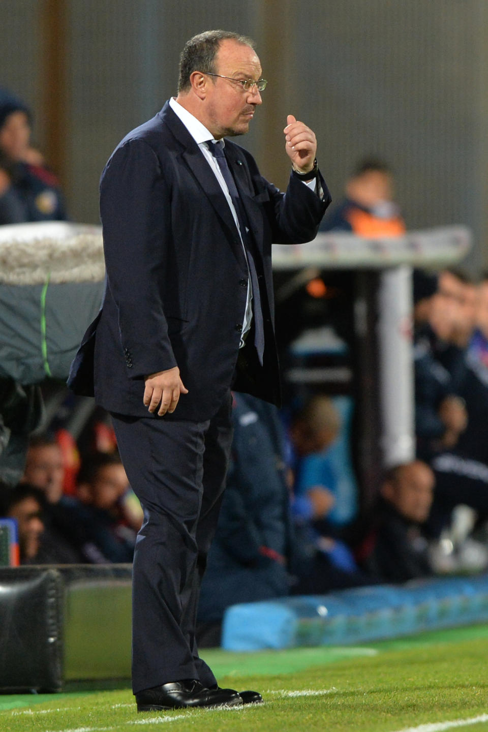 Napoli coach Rafael Benitez gestures during the Serie A soccer match between Catania and Napoli at the Angelo Massimino stadium in Catania, Italy, Wednesday, March 26, 2014. (AP Photo/Carmelo Imbesi)