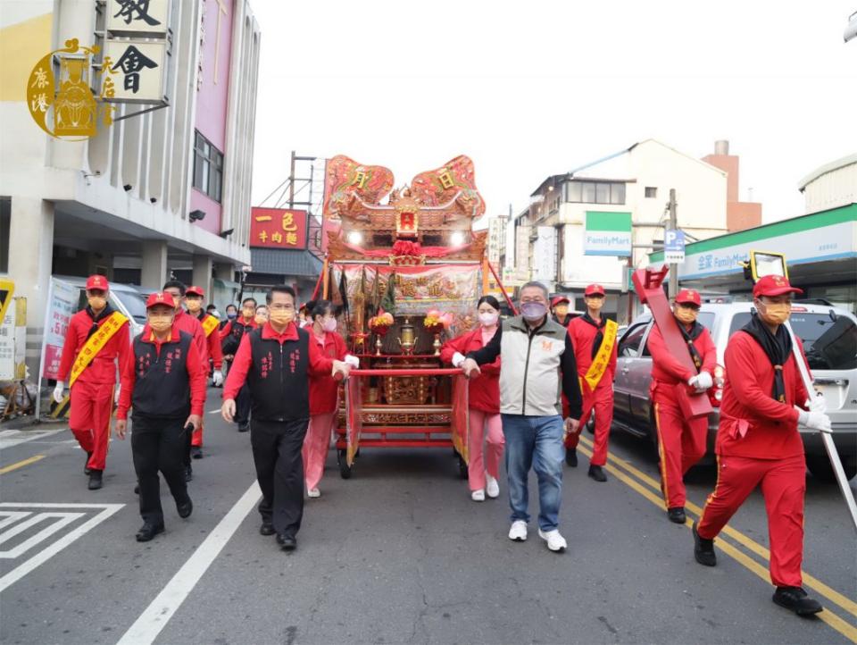 桃園龍德宮進香團受到祖廟鹿港天后宮主委張偉東等最熱忱接駕。（鹿港天后宮提供）