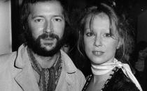 <p>Einmal Musiker, immer Musiker - dachte sich Patti Boyd und heiratete 1979 Eric Clapton, mit dem sie bereits während ihrer Ehe mit George Harrison eine Affäre hatte. Doch auch diese Liebe hielt nur wenige Jahre, 1989 kam es zur Scheidung. (Bild: Evening Standard/Getty Images)</p> 