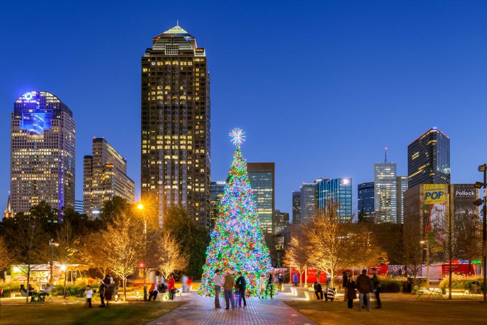 Texas: Klyde Warren Park Christmas Tree