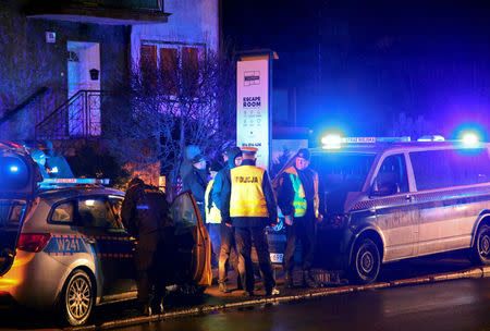 Police officers are seen at the site of a fire which broke out in an escape room in Koszalin, Poland January 4, 2019. Picture taken January 4, 2019. Agencja Gazeta/Cezary Aszkielowicz/via REUTERS