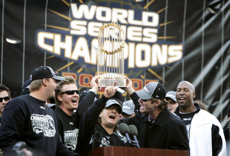 Former Journey frontman Steve Perry, center, leads Chicago White Sox players, from left, A.J. Pierzynski, Geoff Blum, Perry, Joe Crede and Jermaine Dye, in the song 