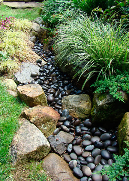 8 ideas para decorar el jardín con piedras