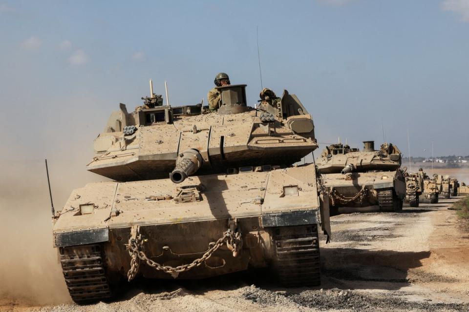 Israeli tanks take up position near Israel's border with the Gaza Strip (REUTERS)