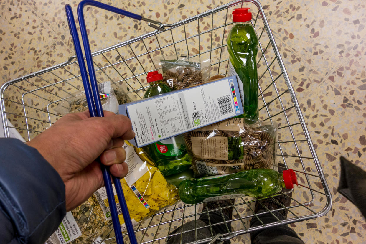 Supermarket shopping basket contents, UK