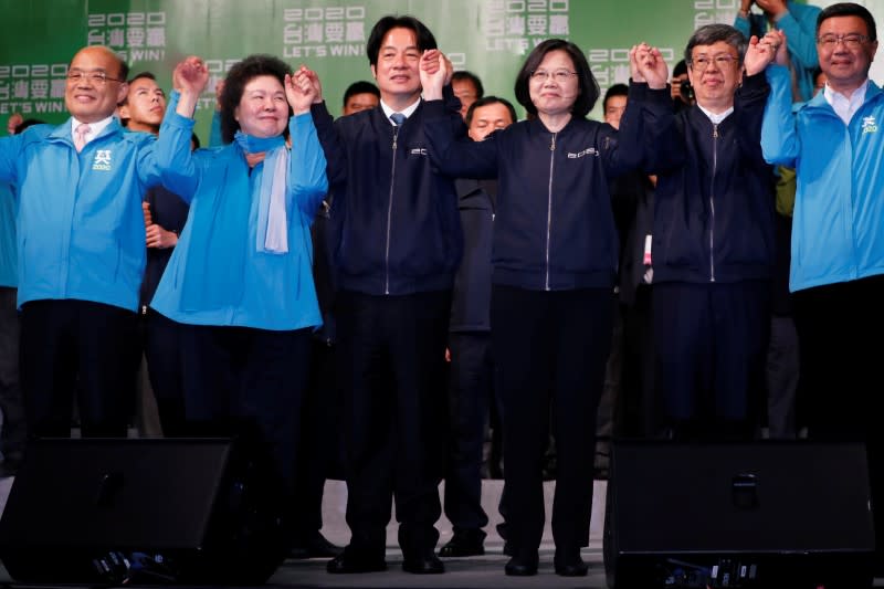 Premier Su Tseng-chang, Presidential Office Secretary-General Chen Chu, Vice President-elect William Lai, incumbent Taiwan President Tsai Ing-wen, Incumbent Vice President Chen Chien-jen and Democratic Progressive Party Chairman Cho Jung-tai in Taipei