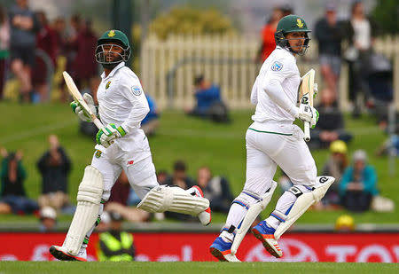 Cricket - Australia v South Africa - Second Test cricket match - Bellerive Oval, Hobart, Australia - 14/11/16 South Africa's Quinton de Kock (R) and team mate Temba Bavuma run between the wickets. REUTERS/David Gray