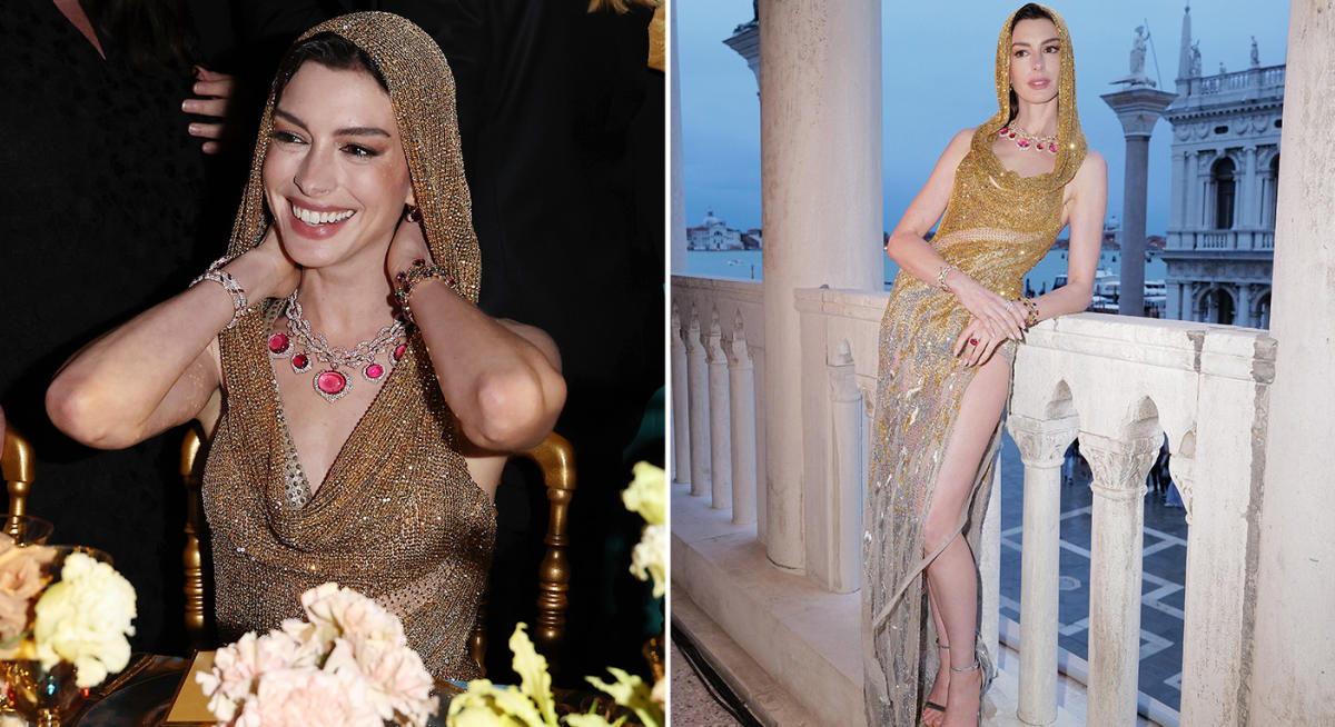 Carmen Kass walks the runway during the Versace Haute Couture News Photo  - Getty Images