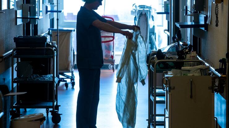 Die zweite Welle der Corona-Pandemie hat viele Krankenhäuser und ihre Beschäftigten vor eine noch größere Belastung gestellt als die erste. Foto: dpa