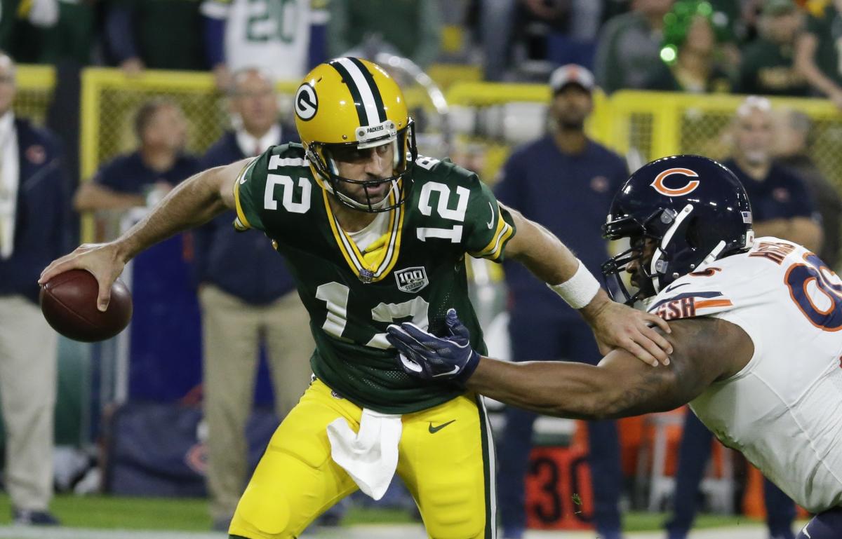 Packers' Aaron Rodgers concerned that knee injury could get worse