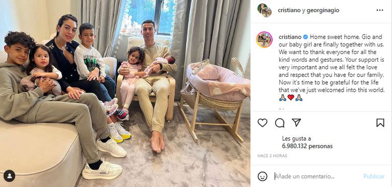 La foto con la que Cristiano Ronaldo le dio la bienvenida a su hija