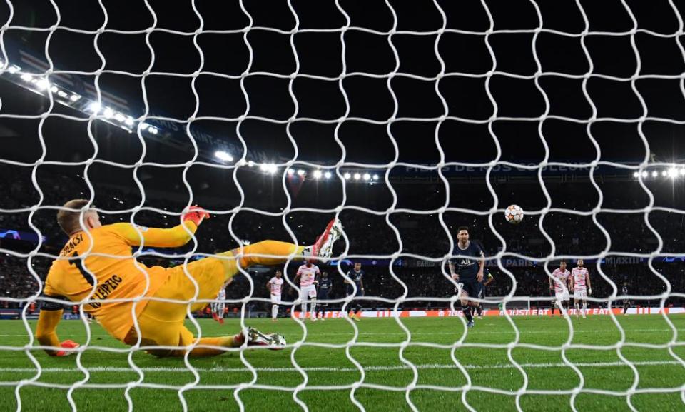 Lionel Messi scores his outrageous Panenka to complete PSG’s comeback win.