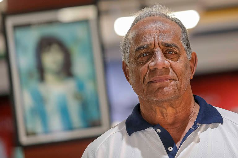 Héctor "Chocolate" Baley en el Museo Provincial del Deporte, del estadio Mario Alberto Kempes, que honra a su amigo y compañero en la conquista del Mundial Argentina '78.