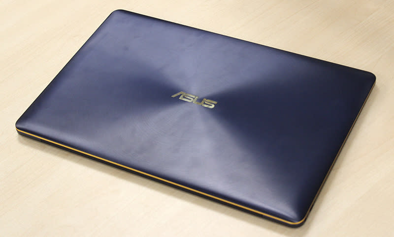The ZenBook 3 Deluxe is a sleek notebook that is bound to delight readers who are the style and fashion conscious folks.