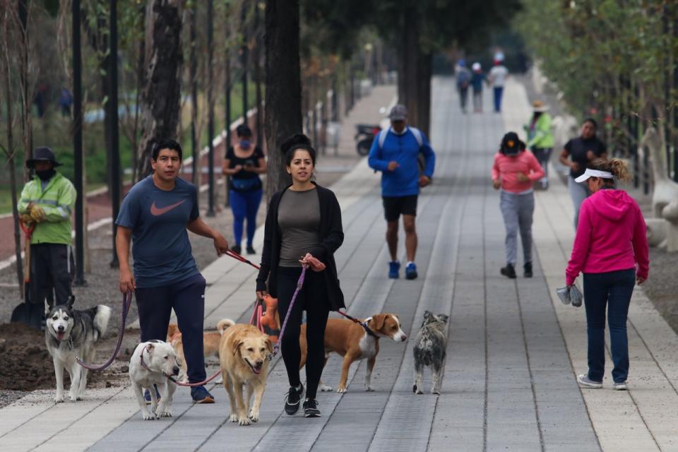 Capitalinos relajaron las medidas de sana distancia y salieron a realizar actividades físicas en los espacios públicos debido a que se finalizó la Jornada de Sana Distancia en la capital. FOTO: GRACIELA LÓPEZ /CUARTOSCURO.COM