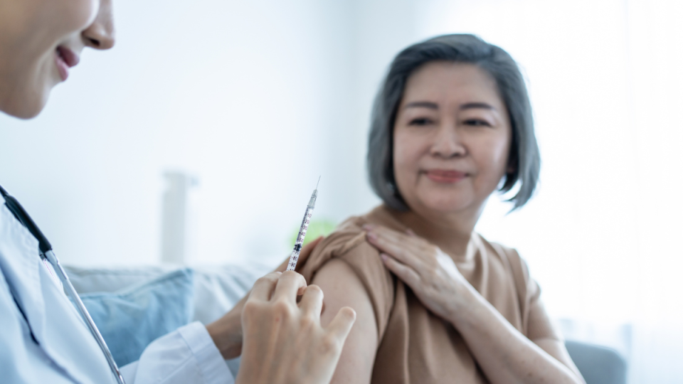 Woman about to receive injection in her arm