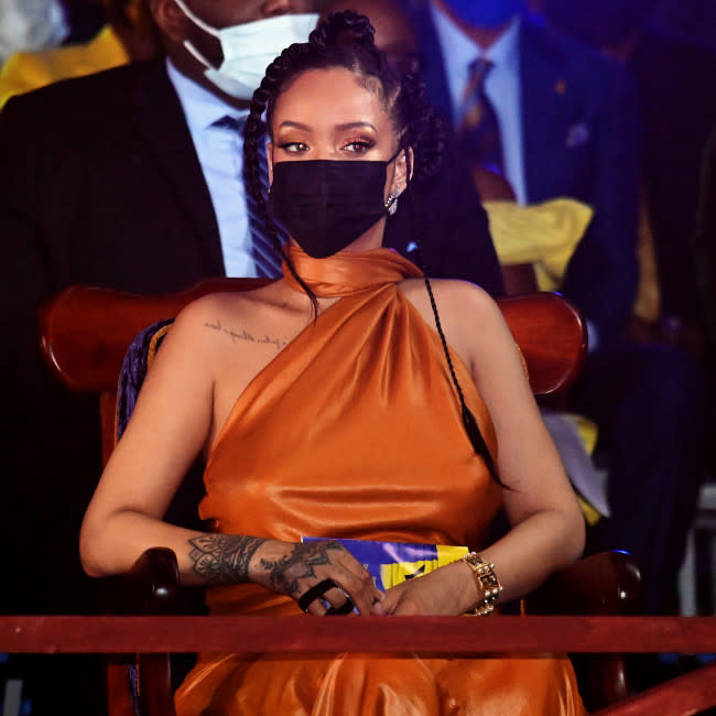 Rihanna con el vestido que ha hecho saltar los rumores sobre un posible embarazo credit:Bang Showbiz