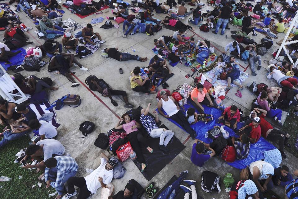 移民團23日在塔帕丘拉（Tapachula）就地休息。圖片來源：REUTERS
