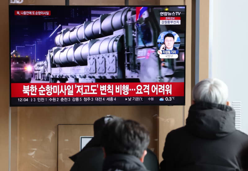 People watch a TV news report on North Korea's launch of several cruise missiles from its east coast. -/YNA/dpa