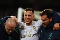 Si les choses devaient en rester là, Zidane devrait malgré tout grimacer un peu. Après une intervention musclée de son compatriote Meunier, Eden Hazard est contraint de quitter la pelouse, blessé. Gareth Bale le remplace, accueilli par une pluie de sifflets : un certain drapeau aurait du rester dans les mains des supporters gallois.