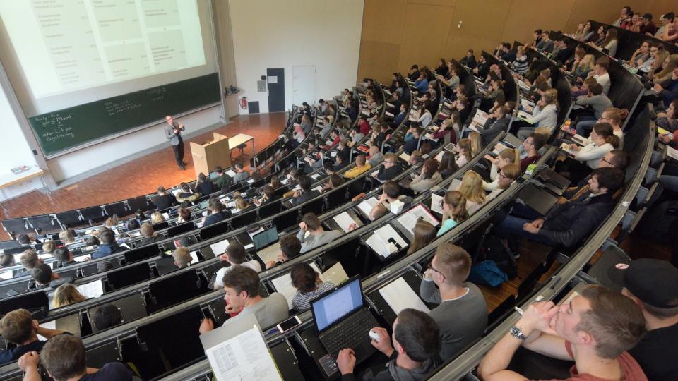 Manchmal haben Studierende Probleme, die Aufgabenstellung einer Hausarbeit richtig zu verstehen. Foto: Stefan Puchner