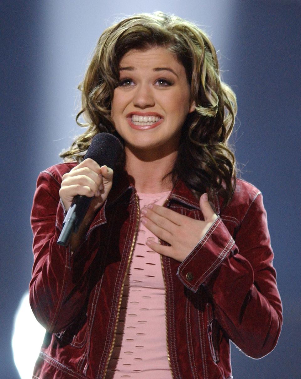 Kelly Clarkson sings 