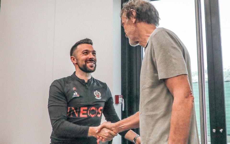 Jim Ratcliffe shakes hands with Francesco Farioli at the OGC Nice training center