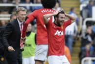 Manchester United's Juan Mata (R) celebrates as manager David Moyes (L) reacts after scoring a goal against Newcastle United during their English Premier League soccer match at St James' Park in Newcastle, northern England April 5, 2014. REUTERS/Nigel Roddis (BRITAIN - Tags: SPORT SOCCER) FOR EDITORIAL USE ONLY. NOT FOR SALE FOR MARKETING OR ADVERTISING CAMPAIGNS. NO USE WITH UNAUTHORIZED AUDIO, VIDEO, DATA, FIXTURE LISTS, CLUB/LEAGUE LOGOS OR "LIVE" SERVICES. ONLINE IN-MATCH USE LIMITED TO 45 IMAGES, NO VIDEO EMULATION. NO USE IN BETTING, GAMES OR SINGLE CLUB/LEAGUE/PLAYER PUBLICATIONS