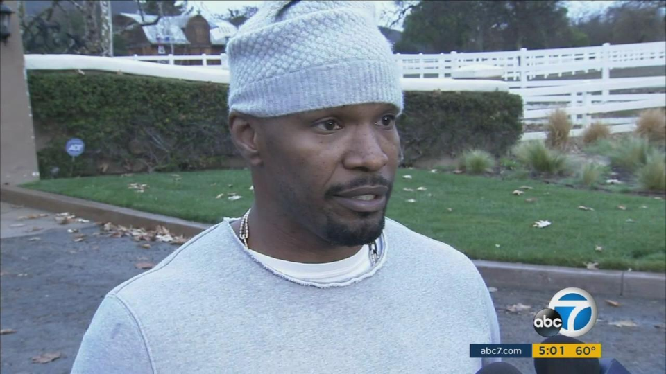 Jamie Foxx también presenció un accidente automovilístico en el que entró en acción. El actor y cantante sacó al conductor que manejaba en estado de embriaguez de la camioneta consumida en llamas que chocó y se volcó cerca de su hogar en Los Ángeles. Durante todo el asunto Foxx ha insistido que “no soy un héroe”. ABC