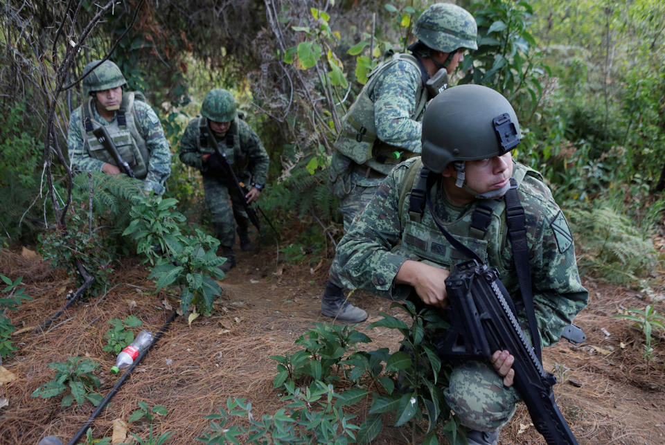 <p>Soldiers stand guard during a military operation in the municipality of Coyuca de Catalan, Mexico, April 18, 2017. (Photo: Henry Romero/Reuters) </p>