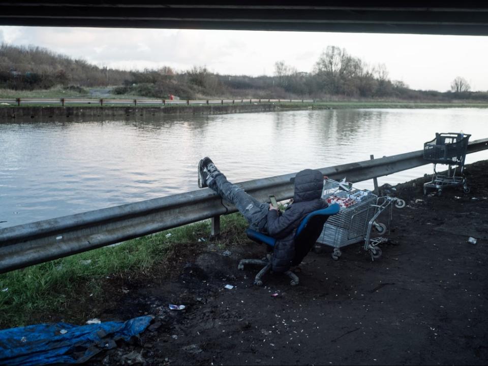 A man makes a phone call from the Grande-Synthe camp (Getty)