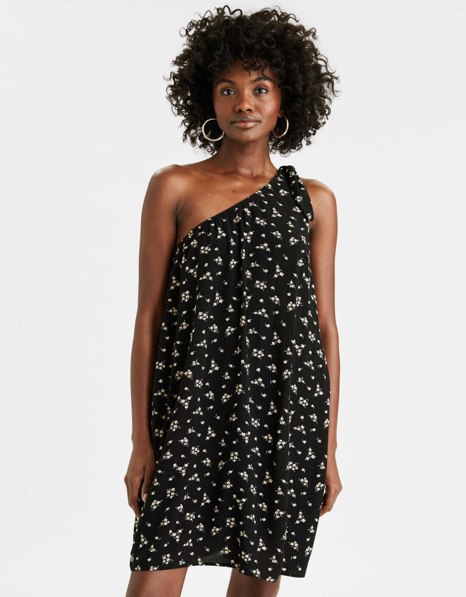 <h3><a href="https://fave.co/2BLiO3a" rel="nofollow noopener" target="_blank" data-ylk="slk:Aerie One-Shoulder Shift Dress" class="link ">Aerie One-Shoulder Shift Dress</a></h3><br><strong><em>The Offbeat</em></strong><br><br>This loosely-fitted, swingy Aerie frock has all the comfort of a house dress — but, thanks to a unique, asymmetrical hemline, still feels fresh and elegant.<br><br><strong>The Hype:</strong> 4.5 stars; 39 reviews on AE.com<br><strong>What They’re Saying: </strong>“I love this dress!! So comfortable. I wore it without a bra and it kept everything in place due to the multilayer lining. You can really wear it casual or dress up with heels. I usually wear a medium, but bought a large and it did not slip down.” — Mari2122, AE.com reviewer<br><br><br><strong>AE</strong> One Shoulder Shift Dress, $, available at <a href="https://go.skimresources.com/?id=30283X879131&url=https%3A%2F%2Ffave.co%2F2BLiO3a" rel="nofollow noopener" target="_blank" data-ylk="slk:American Eagle Outfitters" class="link ">American Eagle Outfitters</a>