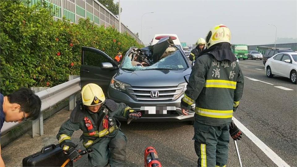 快新聞／國1大貨車輪胎突「彈飛」砸向對向車道轎車釀1死2傷