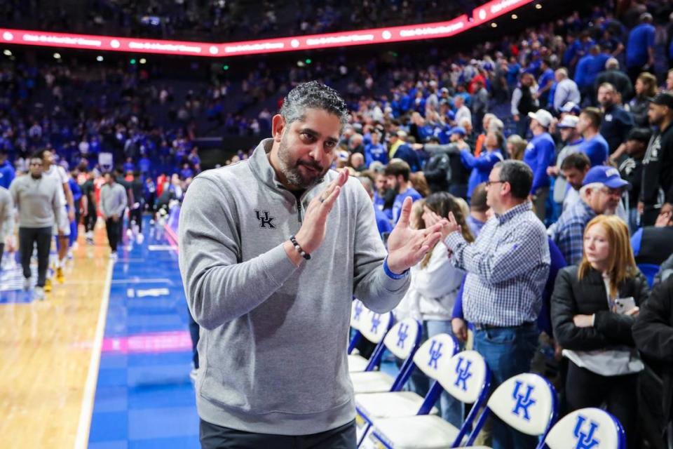 Kentucky associate coach Orlando Antigua is the highest-paid assistant on coach John Calipari’s staff at $900,000 for this season.