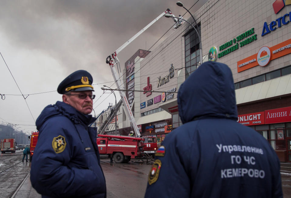 <p>Members of the Emergency Situations Ministry work at the scene of a fire in a shopping mall in the Siberian city of Kemerovo, Russia, March 25, 2018. (Photo: Maksim Lisov/Reuters) </p>