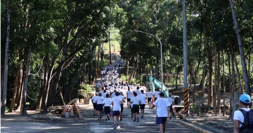 外役監對於受刑人「外出」這件事並未太多設防，台南明德外役監甚至還會舉辦路跑活動。（圖／翻攝自明德外役監臉書）