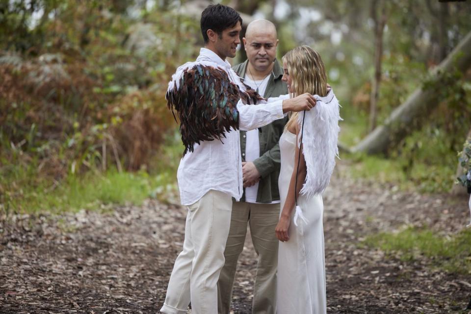 felicity newman and tane parata's wedding in home and away