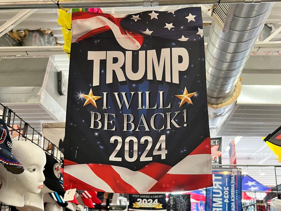 Trump 2024 banner.